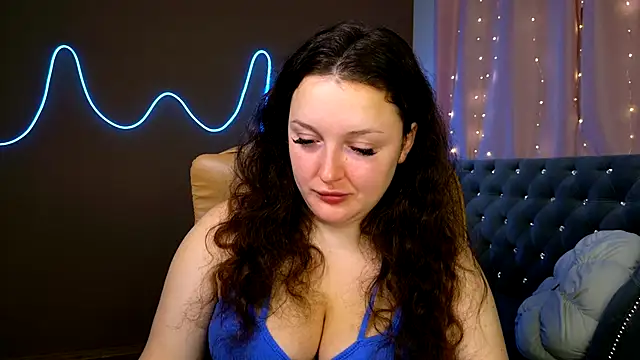 Snapshot of GloriNichols chatting on October 6, 2025, 11:18 am GloriNichols online show from October 6, 2025, 11:18 am