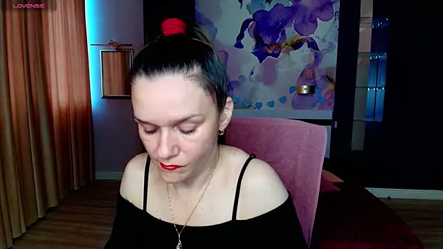 Snapshot of AriaGray chatting on April 4, 2026, 6:55 am AriaGray online show from April 4, 2026, 6:55 am