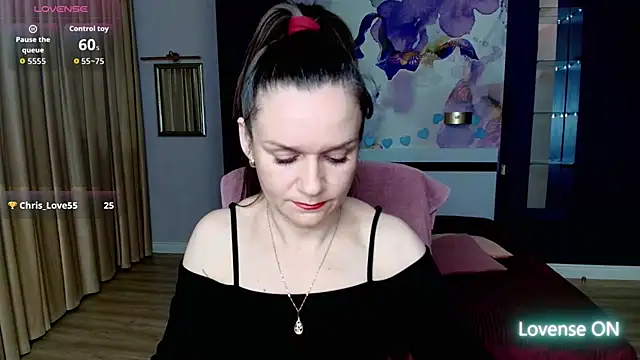 Snapshot of AriaGray chatting on April 4, 2026, 11:35 pm AriaGray online show from April 4, 2026, 11:35 pm