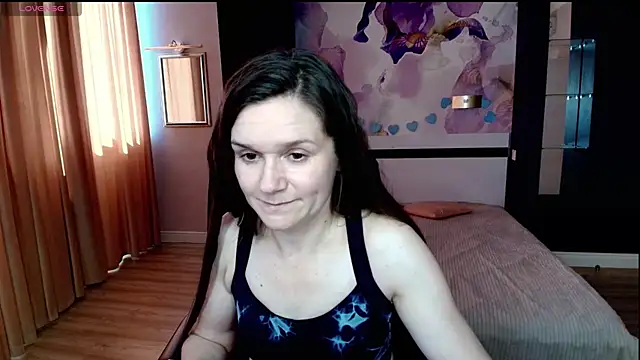 Snapshot of AriaGray chatting on April 15, 2026, 12:01 pm AriaGray online show from April 15, 2026, 12:01 pm