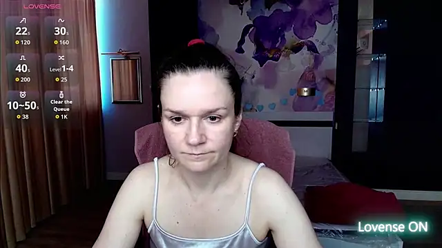 Snapshot of AriaGray chatting on April 25, 2026, 7:33 am AriaGray online show from April 25, 2026, 7:33 am