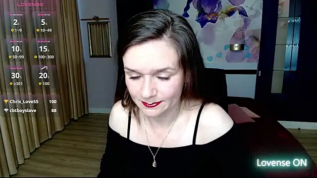 Snapshot of AriaGray chatting on May 11, 2026, 5:32 pm AriaGray online show from May 11, 2026, 5:32 pm