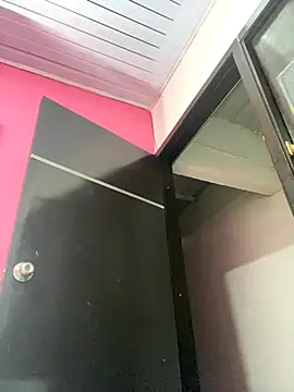 FerneyManti online show from September 18, 2025, 4:25 am