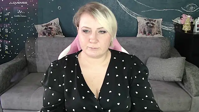 Snapshot of CuteHanna chatting on December 23, 2025, 10:24 am CuteHanna online show from December 23, 2025, 10:24 am