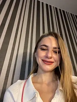 Snapshot of GraceTorrez chatting on October 21, 2025, 5:08 am GraceTorrez online show from October 21, 2025, 5:08 am