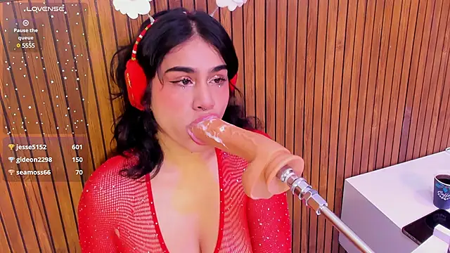zyle boobs online show from December 13, 2024, 7:53 pm