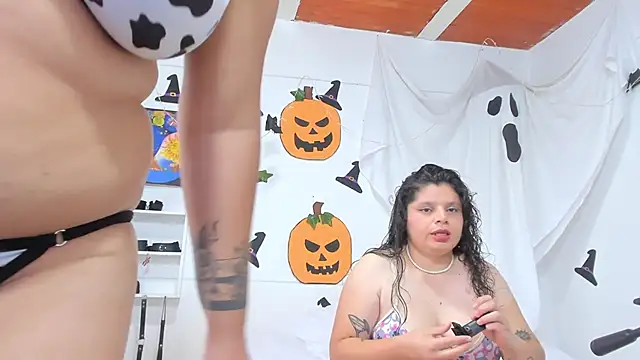 Snapshot of Karol_IsabelCouple chatting on November 1, 2025, 9:39 pm Karol IsabelCouple online show from November 1, 2025, 9:39 pm