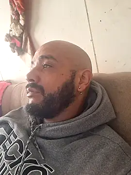 cucho1987 online show from November 19, 2025, 2:39 pm