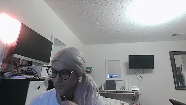 sissytrapdolly24 online show from May 1, 2026, 3:05 pm