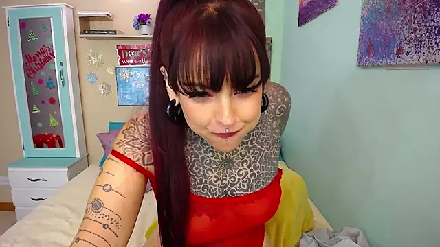 Snapshot of LolaRouse chatting on December 4, 2024, 7:34 pm LolaRouse online show from December 4, 2024, 7:34 pm
