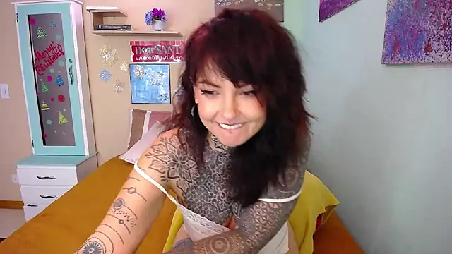 Snapshot of LolaRouse chatting on December 26, 2024, 9:47 pm LolaRouse online show from December 26, 2024, 9:47 pm