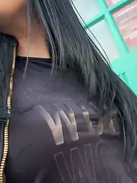 Snapshot of Sara_luna_ chatting on January 15, 2025, 10:46 pm Sara luna  online show from January 15, 2025, 10:46 pm