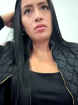 Snapshot of Sara_luna_ chatting on October 30, 2025, 11:38 pm Sara luna  online show from October 30, 2025, 11:38 pm