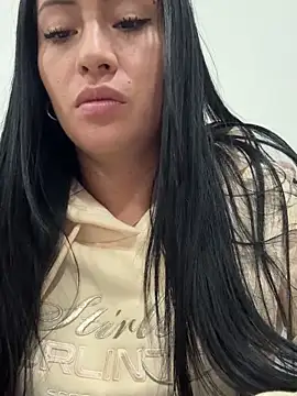 Sara luna  online show from November 27, 2025, 12:02 am