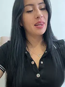 Sara luna  online show from July 16, 2026, 1:50 pm