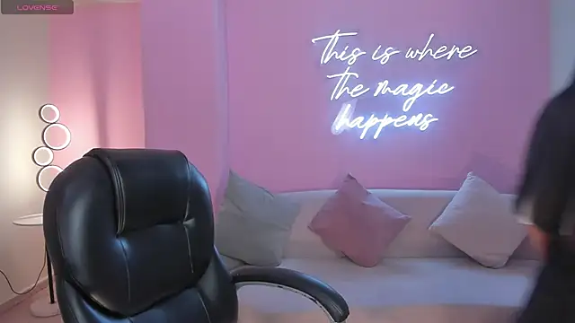 HannahJamesX online show from March 28, 2026, 7:13 pm