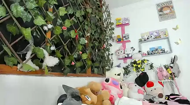 LunaDeCristall online show from January 28, 2025, 5:43 am