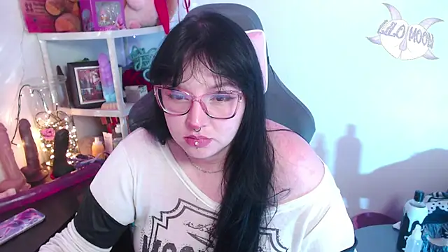 LiloMoon69 online show from December 4, 2024, 6:11 am