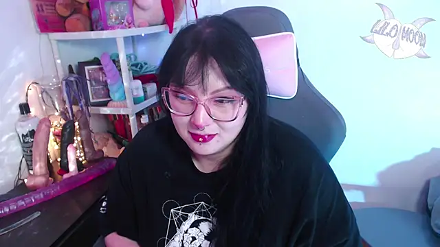 LiloMoon69 online show from December 13, 2024, 6:21 am