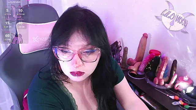 LiloMoon69 online show from May 4, 2026, 8:10 am