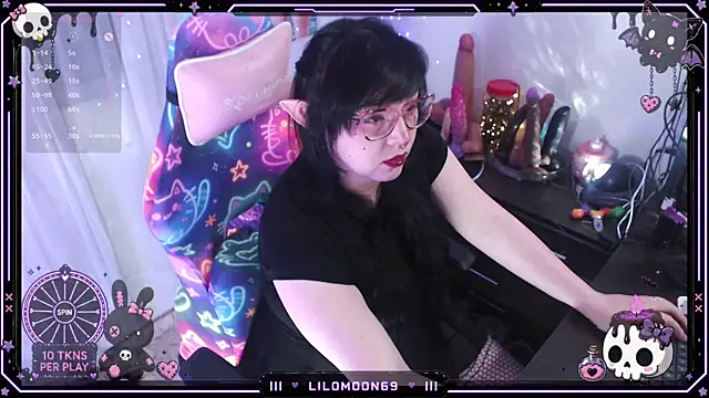 Snapshot of LiloMoon69 chatting on June 25, 2026, 7:57 am LiloMoon69 online show from June 25, 2026, 7:57 am