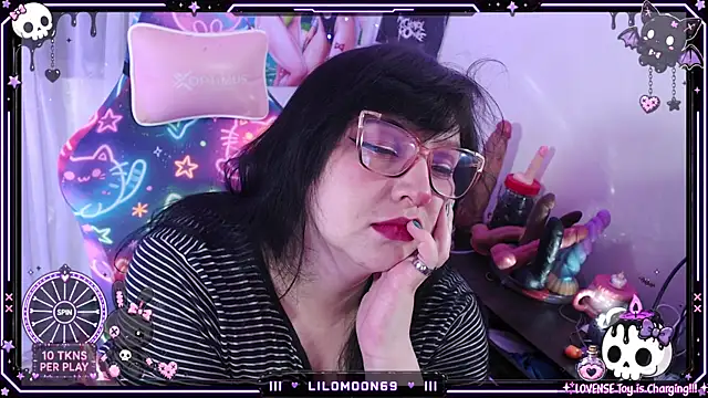 Snapshot of LiloMoon69 chatting on July 24, 2026, 9:40 am LiloMoon69 online show from July 24, 2026, 9:40 am