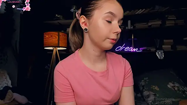 Snapshot of DominikaElis chatting on February 23, 2025, 7:38 pm DominikaElis online show from February 23, 2025, 7:38 pm