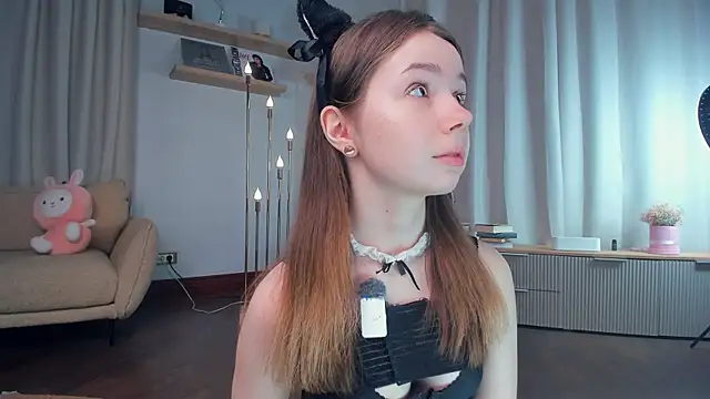 DominikaElis online show from April 21, 2026, 2:51 am