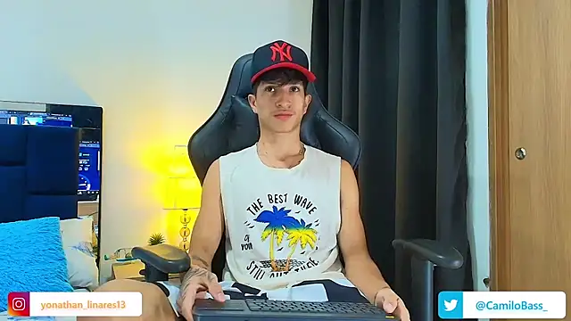  CamiloBass online show from April 18, 2026, 1:42 am