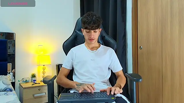  CamiloBass online show from May 8, 2026, 12:49 am