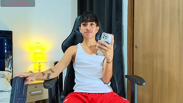  CamiloBass online show from May 10, 2026, 8:03 pm
