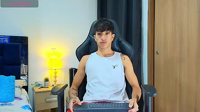  CamiloBass online show from May 12, 2026, 12:52 am