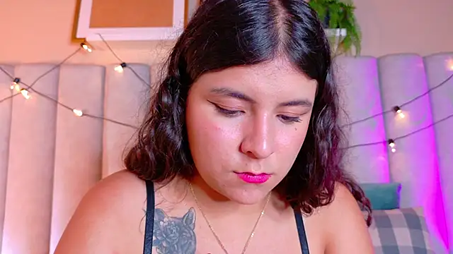 Snapshot of EngelStone chatting on November 22, 2025, 7:46 pm EngelStone online show from November 22, 2025, 7:46 pm