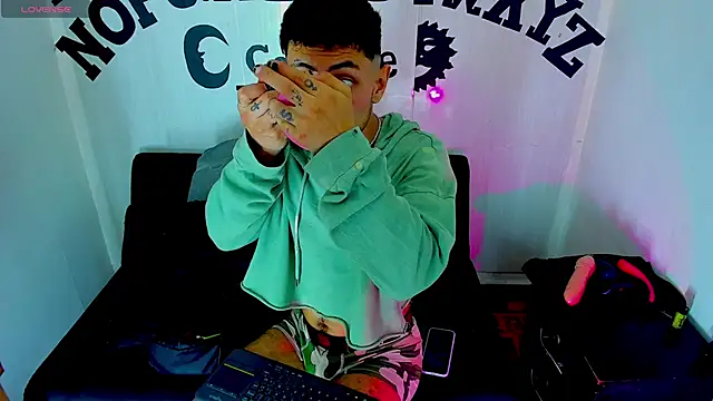 Piggy Eddy online show from November 5, 2025, 5:18 am