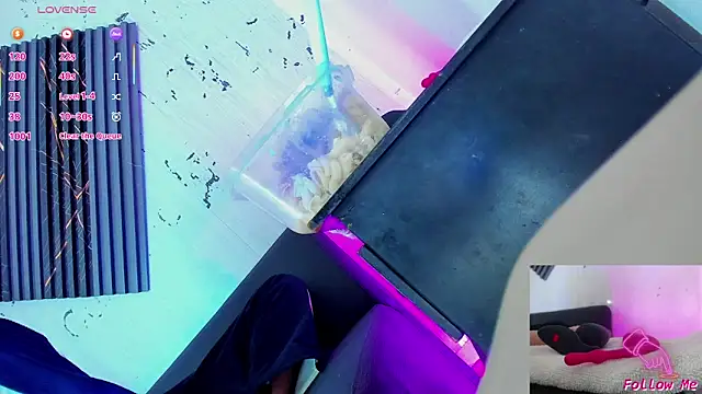 Piggy Eddy online show from November 22, 2025, 12:53 am