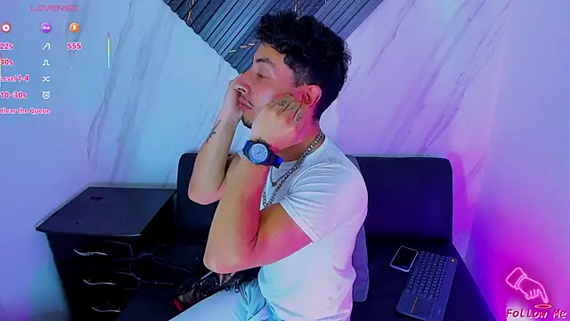 Piggy Eddy online show from December 2, 2025, 8:59 pm