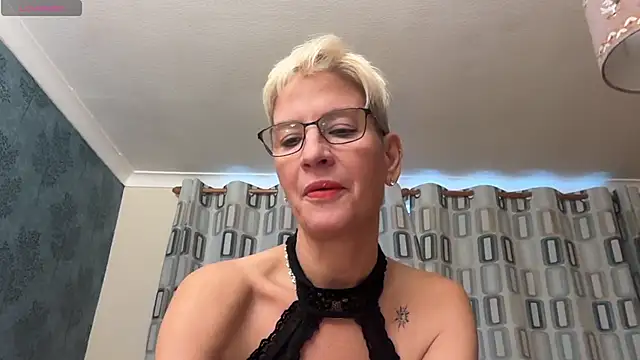 JennyHazel1 online show from November 4, 2025, 3:33 pm