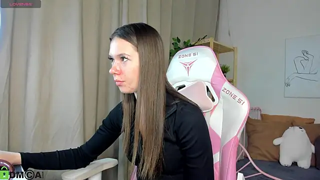 Snapshot of Nicole_Charm chatting on October 1, 2025, 9:32 pm Nicole Charm online show from October 1, 2025, 9:32 pm