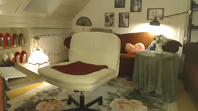 GinaBlonde online show from March 12, 2026, 9:43 pm