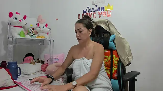 Snapshot of GatitaSexy_Hotwet4u chatting on December 5, 2024, 11:18 pm GatitaSexy Hotwet4u online show from December 5, 2024, 11:18 pm