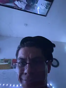 Snapshot of latino1986 chatting on January 30, 2025, 12:59 pm latino1986 online show from January 30, 2025, 12:59 pm