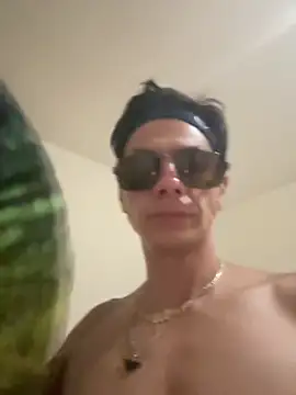 Snapshot of latino1986 chatting on February 1, 2025, 6:29 pm latino1986 online show from February 1, 2025, 6:29 pm