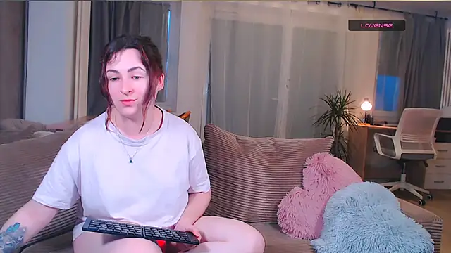 Caroline1995 online show from March 19, 2026, 5:28 pm