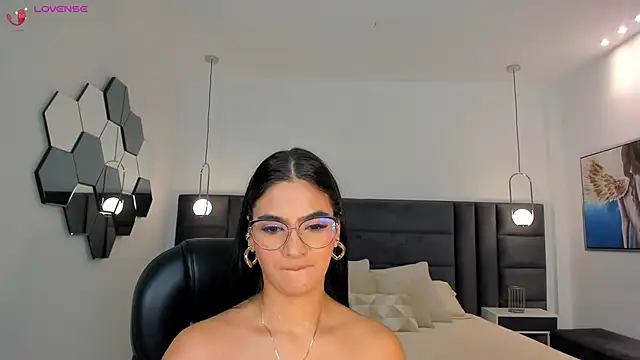 NatyFerrer  online show from December 6, 2024, 11:11 am
