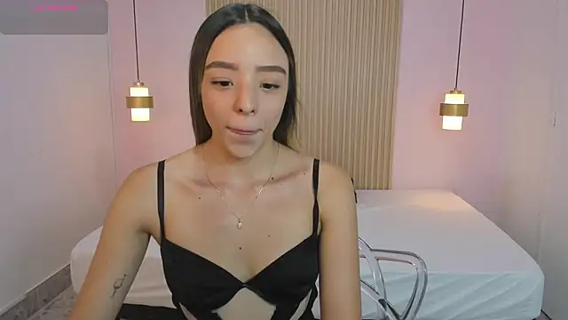 AliceRoss0 online show from May 6, 2026, 8:14 pm
