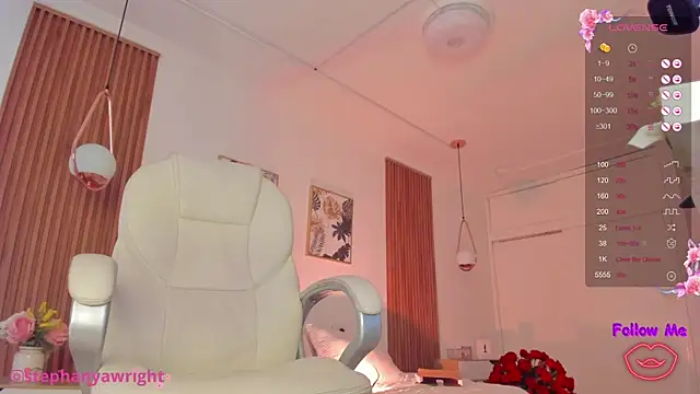 Snapshot of TiffanyWright chatting on January 21, 2025, 7:17 pm TiffanyWright online show from January 21, 2025, 7:17 pm