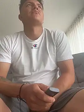 marioduran03 online show from February 24, 2025, 12:59 pm
