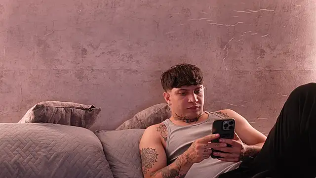 Nicky and Blake online show from November 12, 2025, 8:08 pm