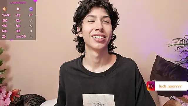 Snapshot of luck_noor7 chatting on January 3, 2025, 6:46 pm luck noor7 online show from January 3, 2025, 6:46 pm