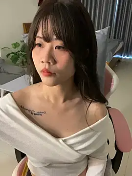 Snapshot of -rosiie- chatting on January 21, 2025, 3:04 am -rosiie- online show from January 21, 2025, 3:04 am